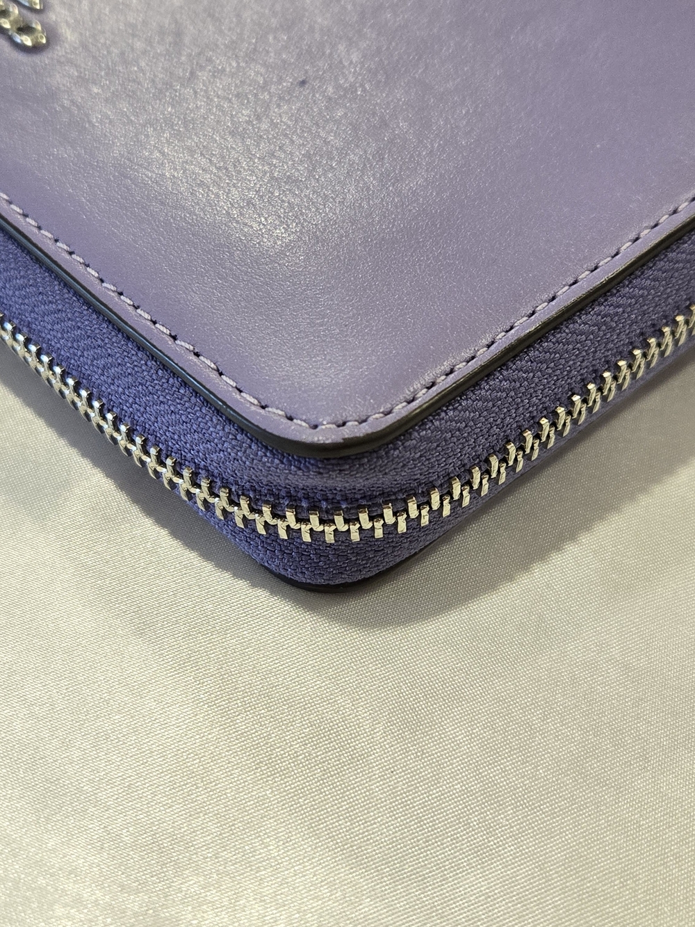 Coach Light Violet Leather Zip Around Wallet with Detachable Wrist Strap - Picture 5 of 15